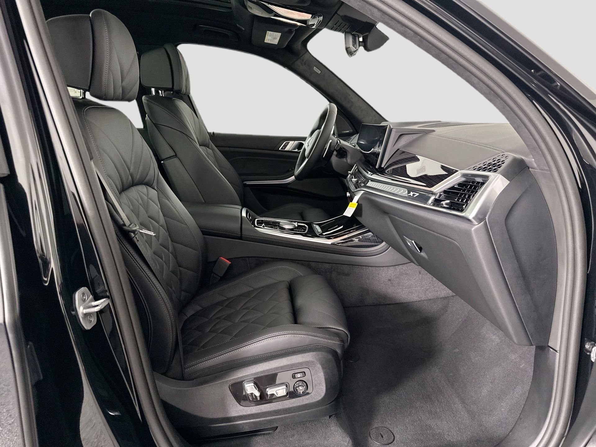 Certified 2026 BMW X7 xDrive40i w/ M Sport Package image 17