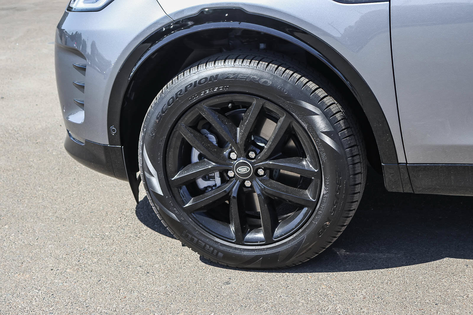 New 2026 Land Rover Discovery Sport Landmark AWD/4WD image 8