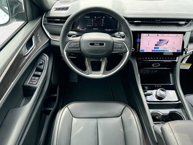 New 2026 Jeep Grand Cherokee Limited w/ Limited Altitude Package AWD/4WD image 17
