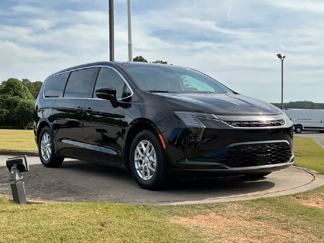 New 2027 Chrysler Pacifica Select FWD image 1