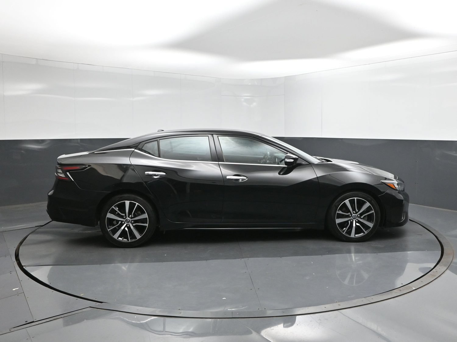 Used 2023 Nissan Maxima SV w/ Floor Mat Group FWD image 11