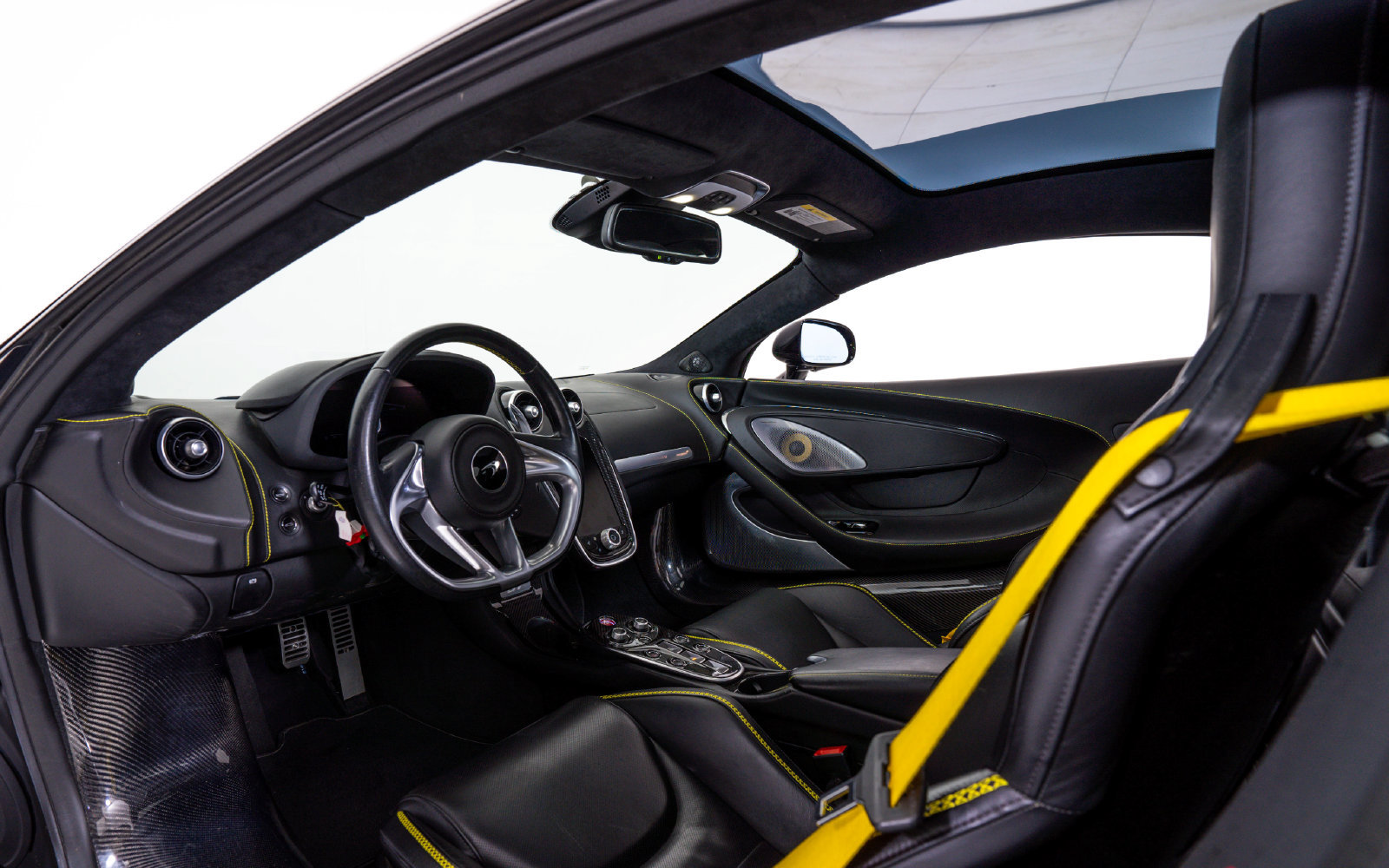 Used 2022 McLaren GT RWD image 18