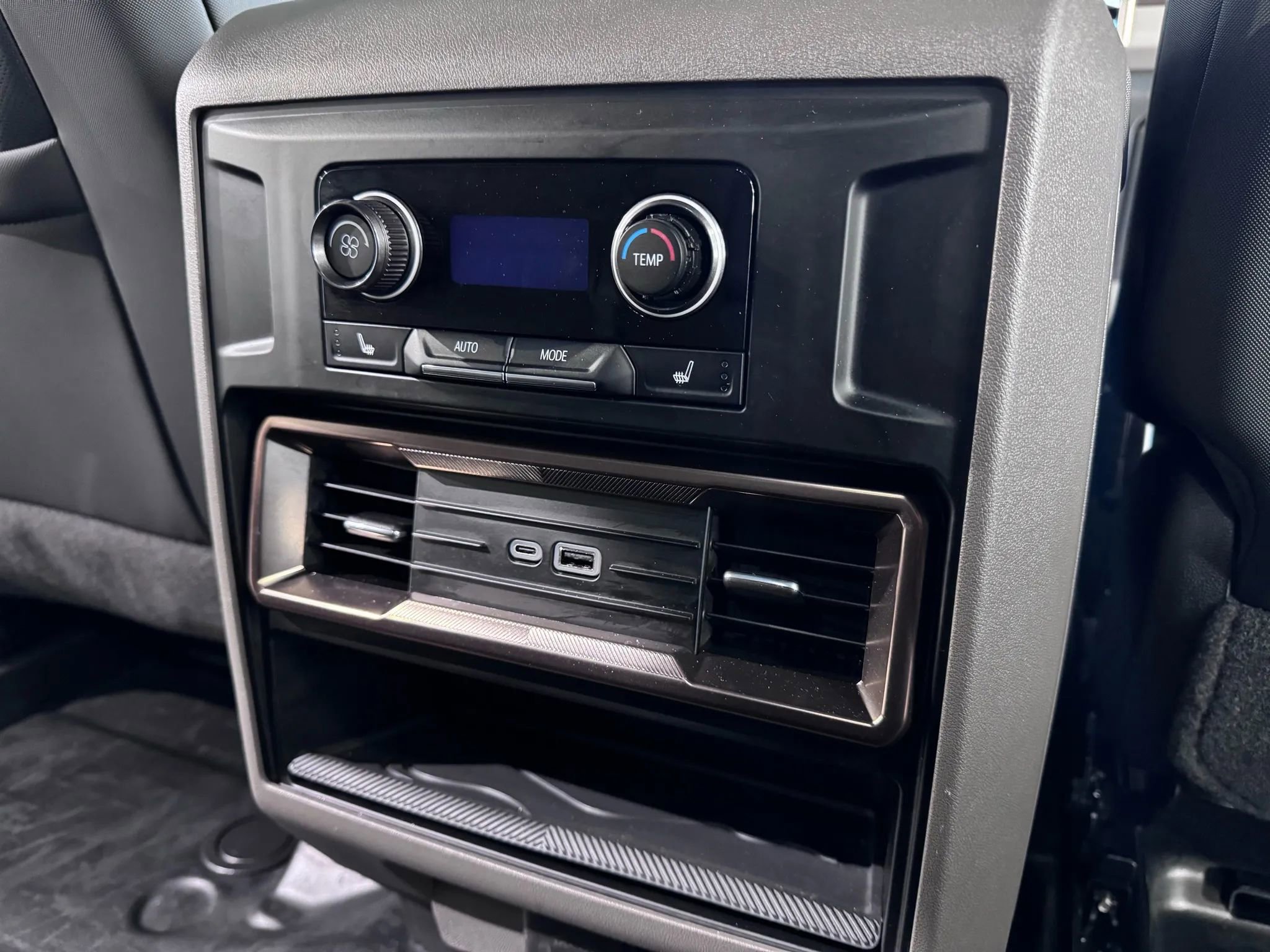 Used 2024 GMC Hummer EV 2X w/ LPO, Illumination Package image 17