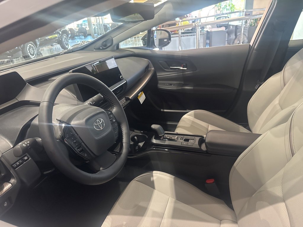 New 2025 Toyota Prius XLE AWD/4WD image 4