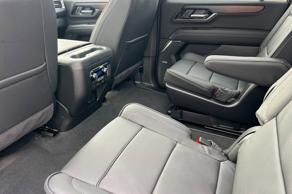 New 2026 GMC Yukon XL Denali w/ Denali Reserve Package image 9