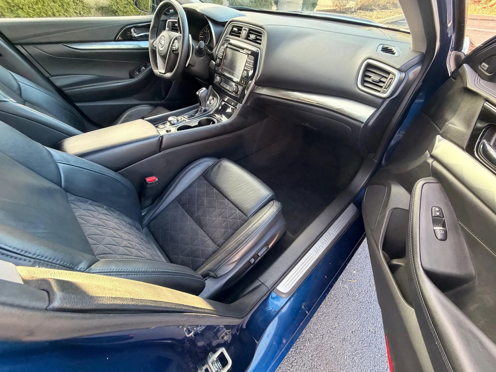 Used 2017 Nissan Maxima SR w/ Midnight Edition image 9