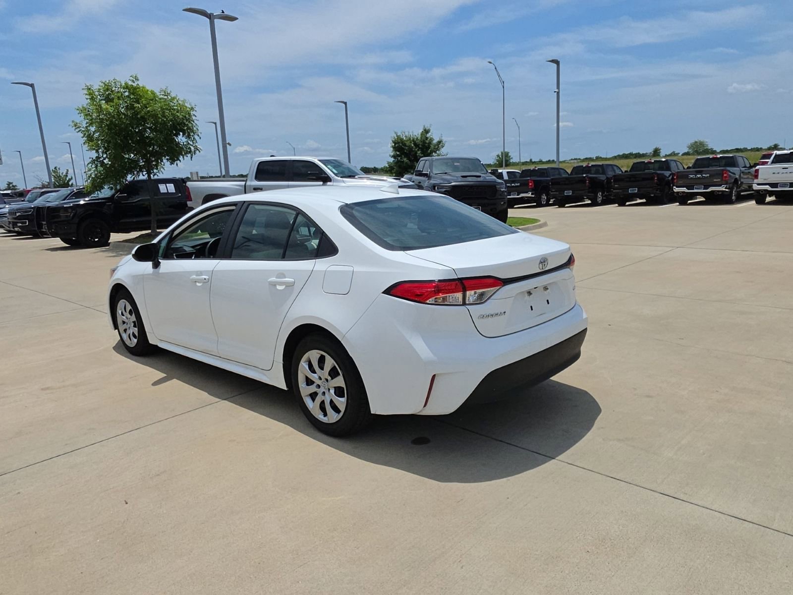 Used 2024 Toyota Corolla LE FWD image 3