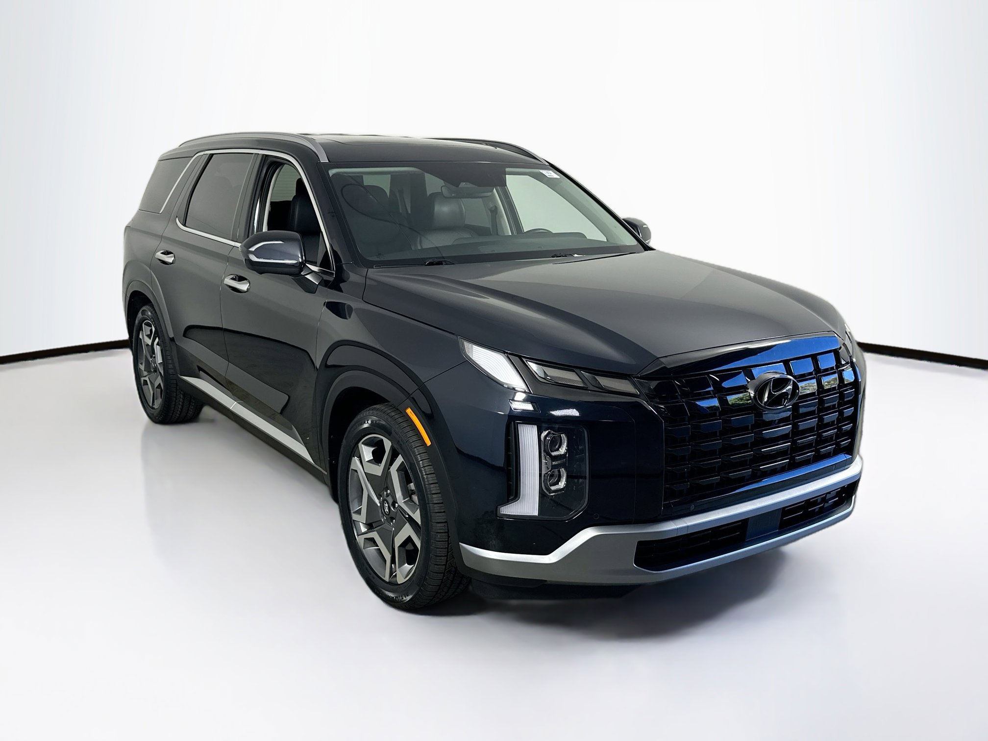 Used 2023 Hyundai Palisade SEL w/ Cargo Package FWD image 3