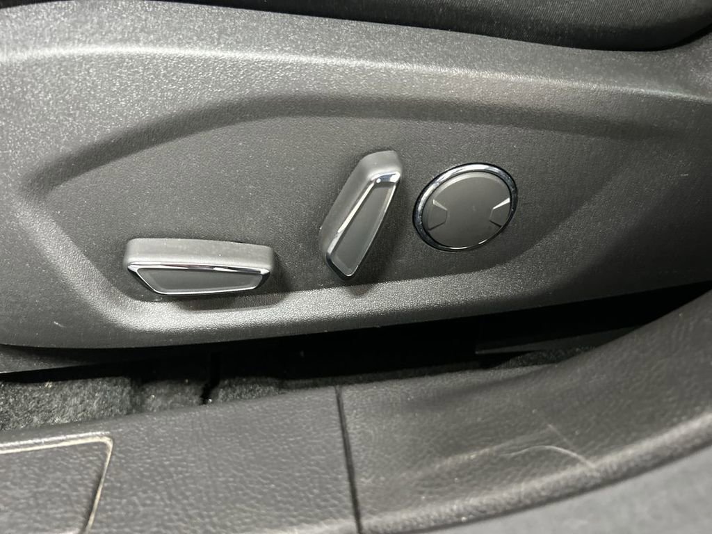 Used 2016 Ford Fusion SE image 10