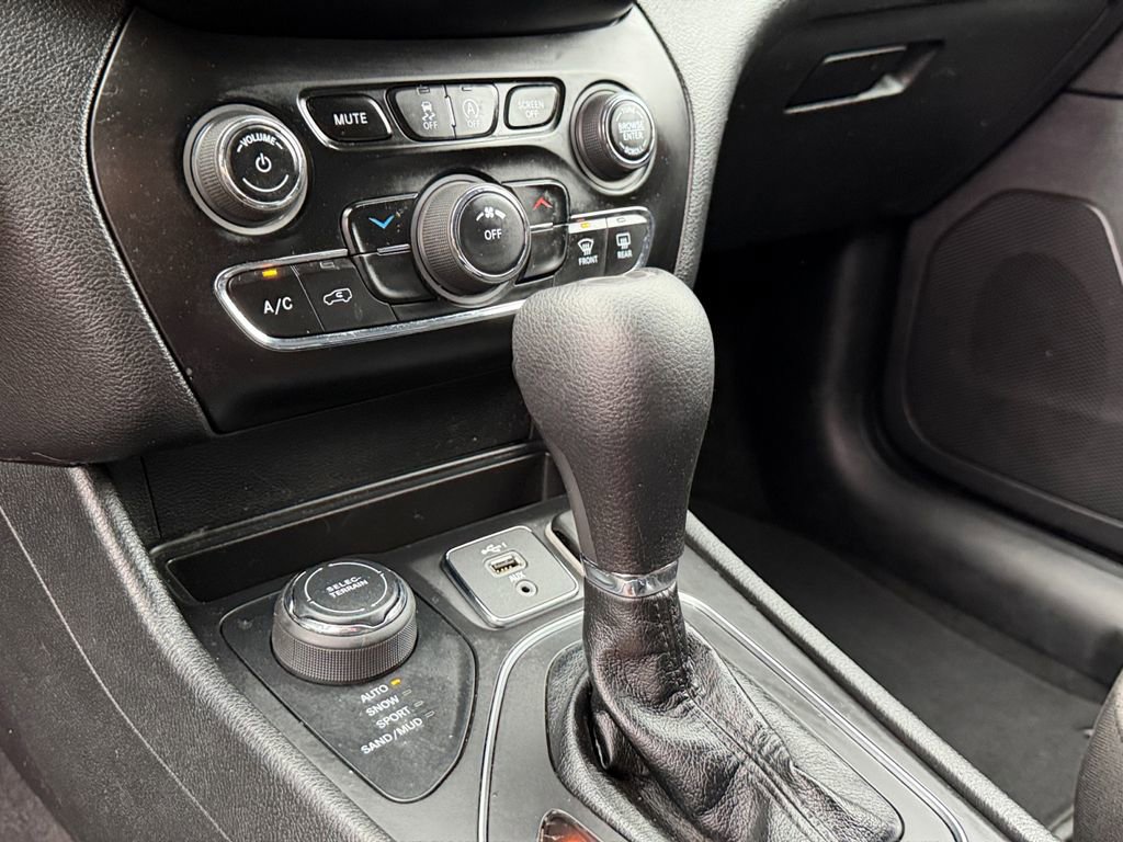 Used 2021 Jeep Cherokee Latitude image 18