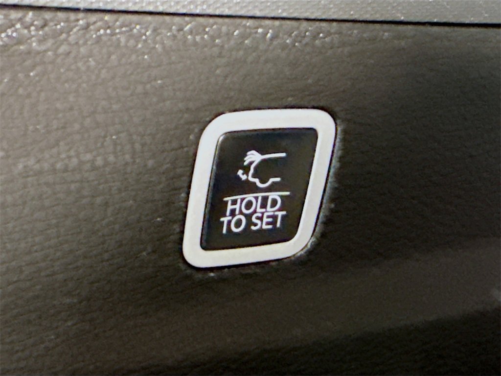 Used 2024 Jeep Wagoneer L Series II w/ Flexible Seating Group image 31