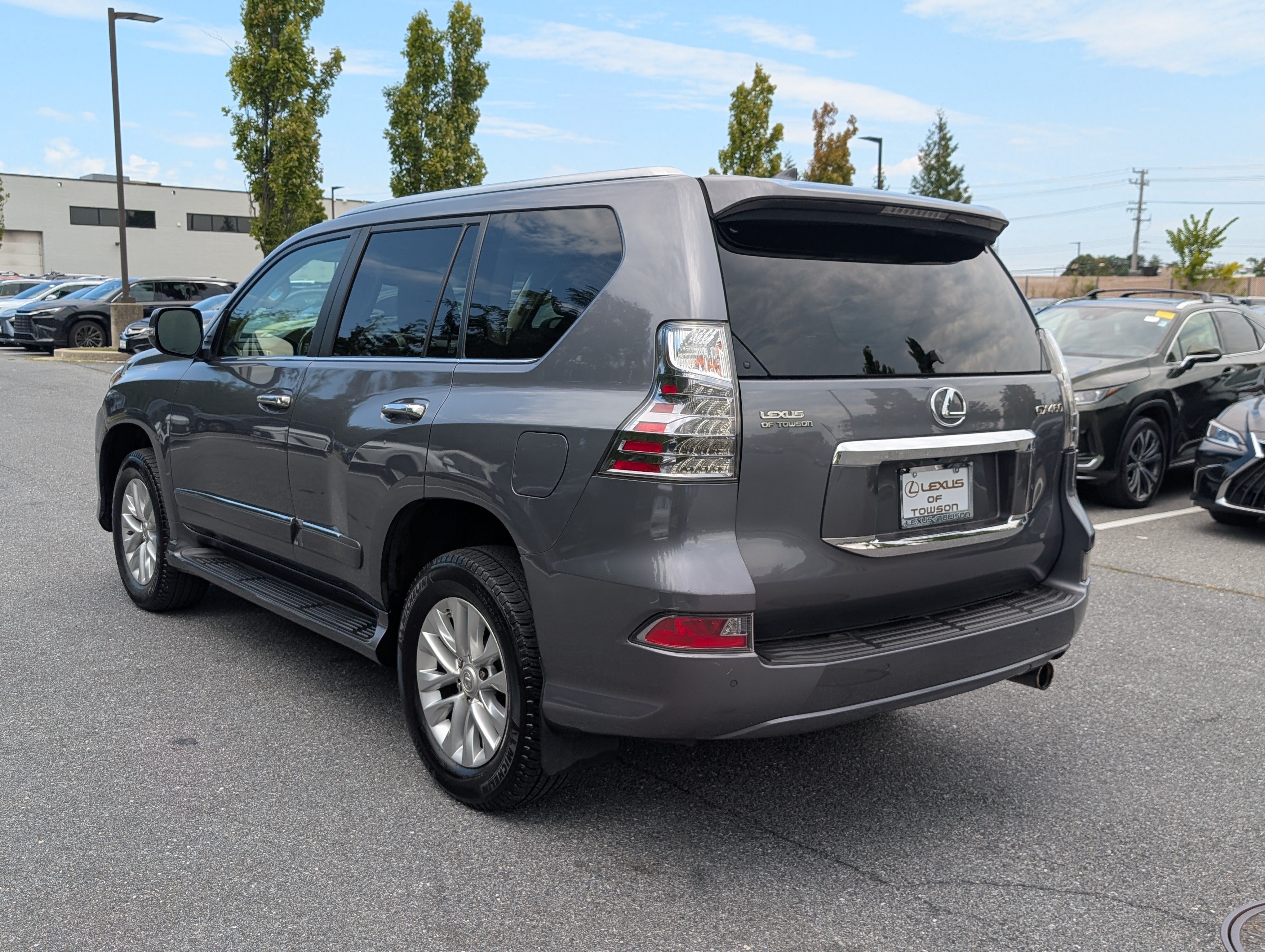 Used 2017 Lexus GX 460 Premium w/ Premium Package AWD/4WD image 3
