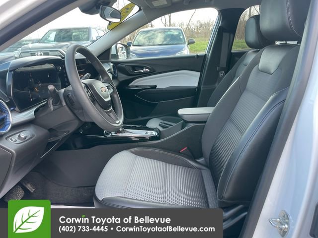 Used 2025 Chevrolet Trax LT FWD image 17