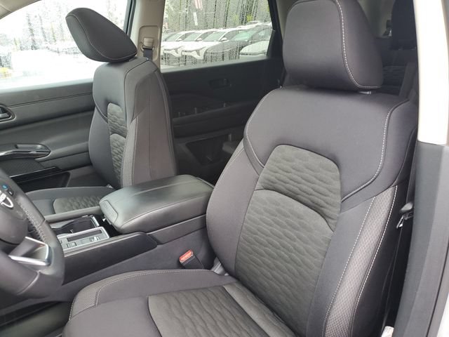 Used 2025 Nissan Pathfinder SV w/ SV Premium Package FWD image 18