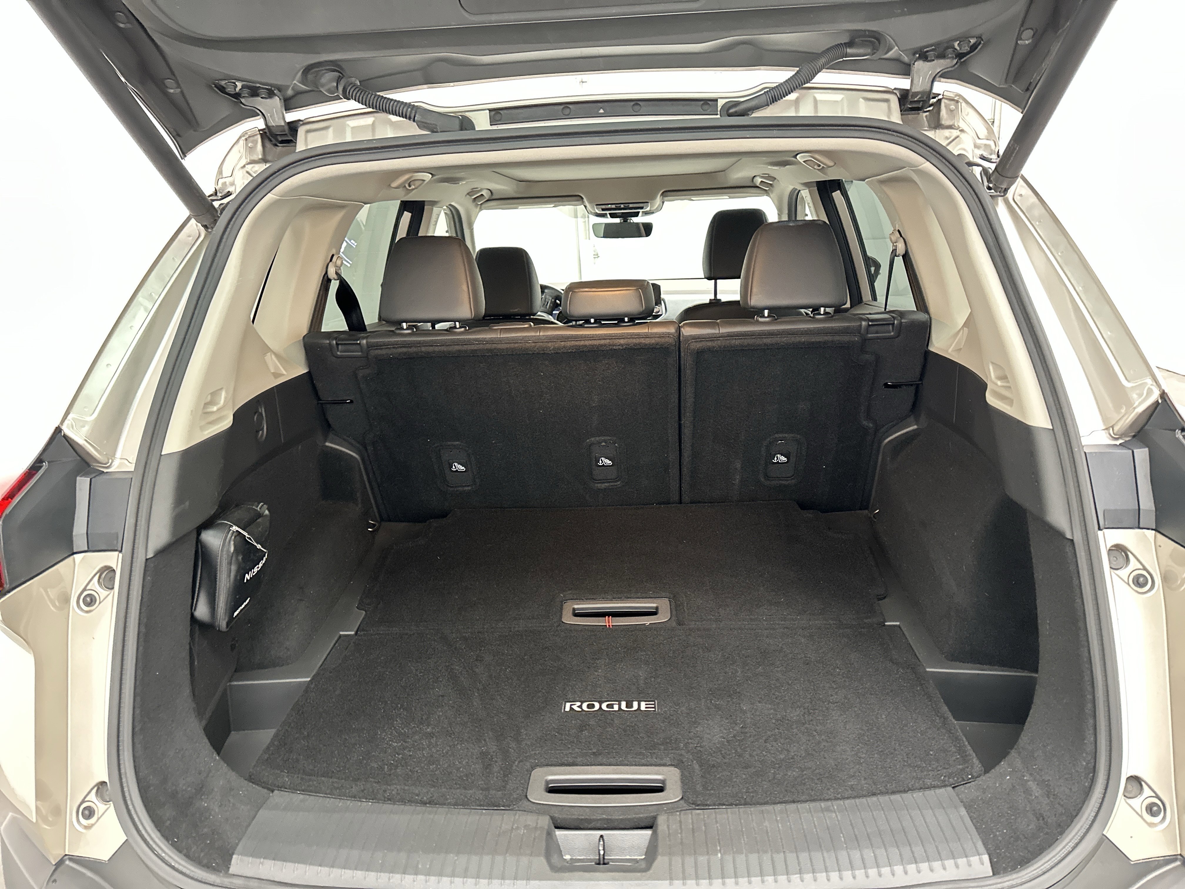 Used 2023 Nissan Rogue SL w/ SL Premium Package image 15