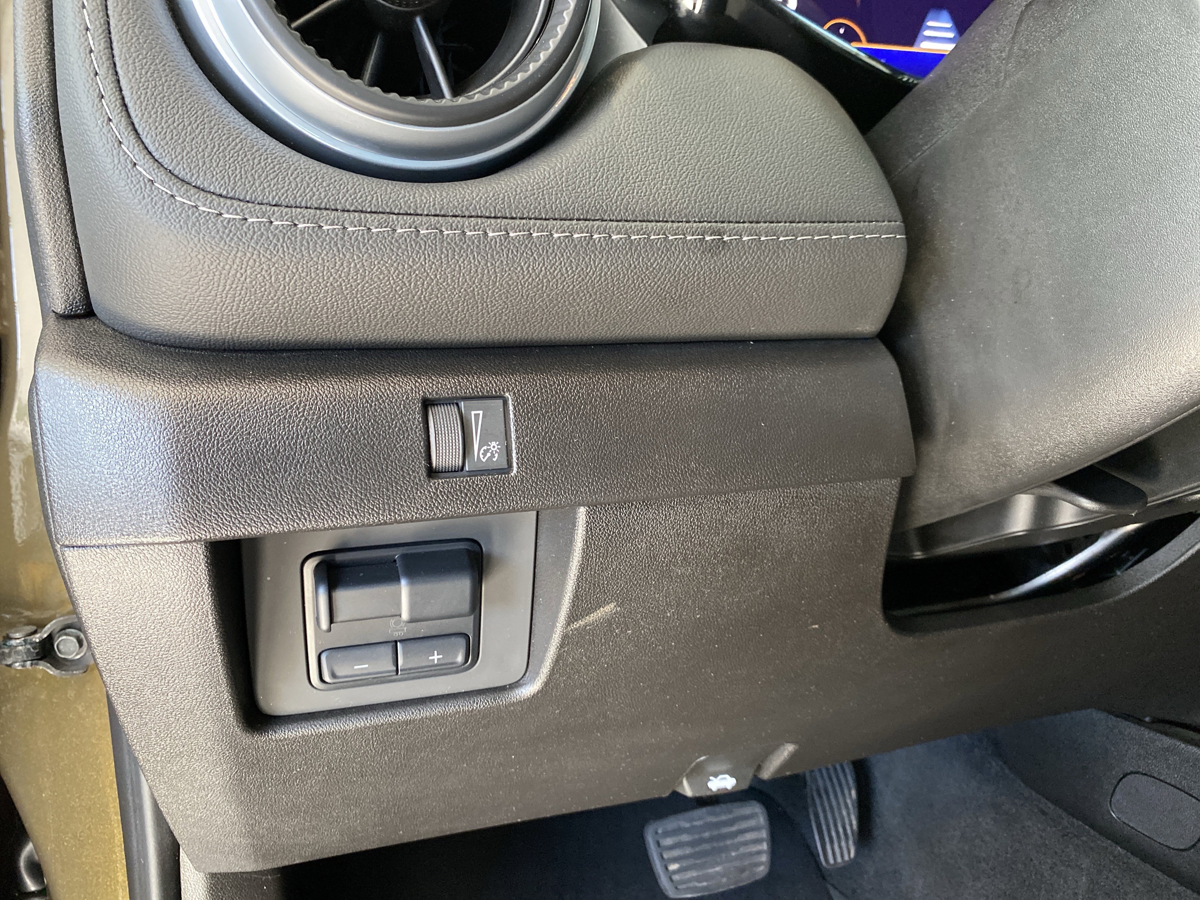 Used 2024 Chevrolet Colorado LT w/ LT Convenience Package image 10