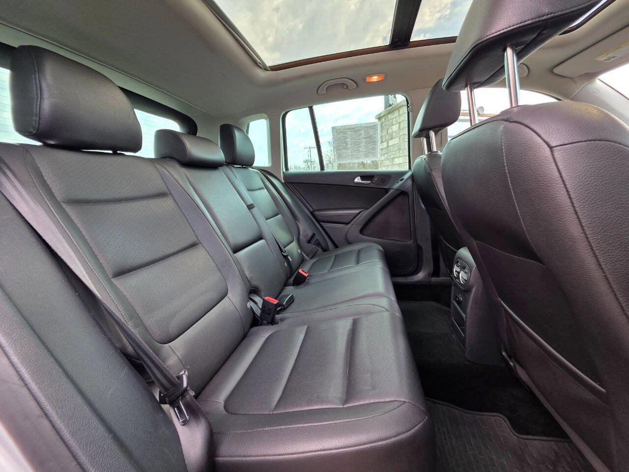 Used 2012 Volkswagen Tiguan SE FWD image 19