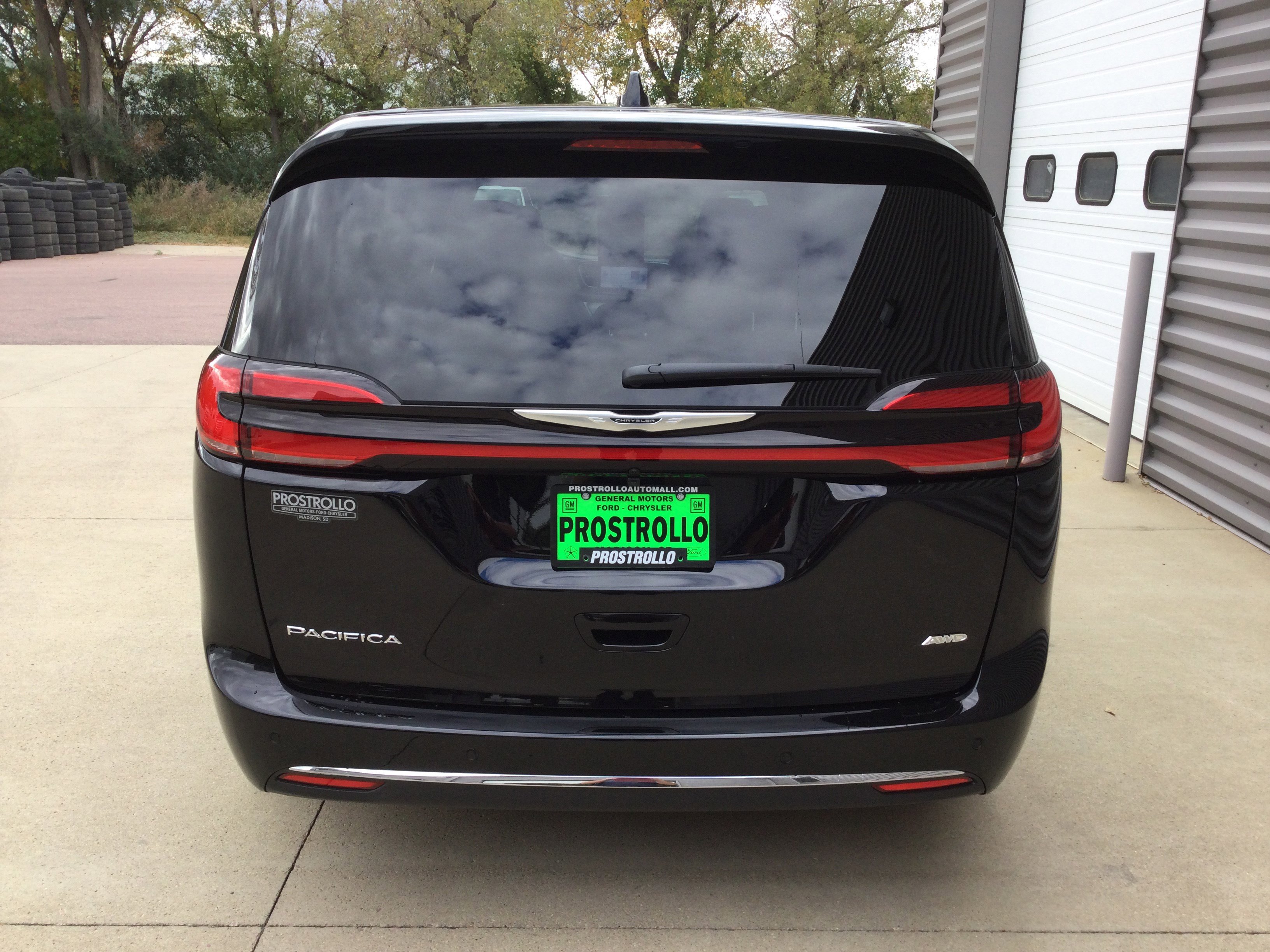 New 2026 Chrysler Pacifica Select image 4