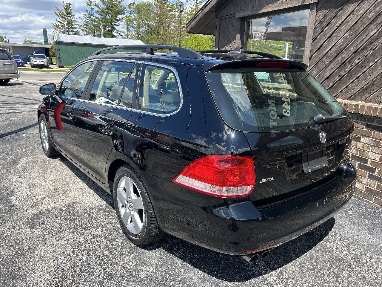 Used 2009 Volkswagen Jetta SE FWD image 2