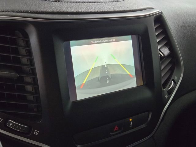 Used 2021 Jeep Cherokee Latitude FWD image 35