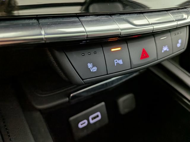 Certified 2024 Cadillac XT4 Premium Luxury w/ Cold Weather Package AWD/4WD image 9