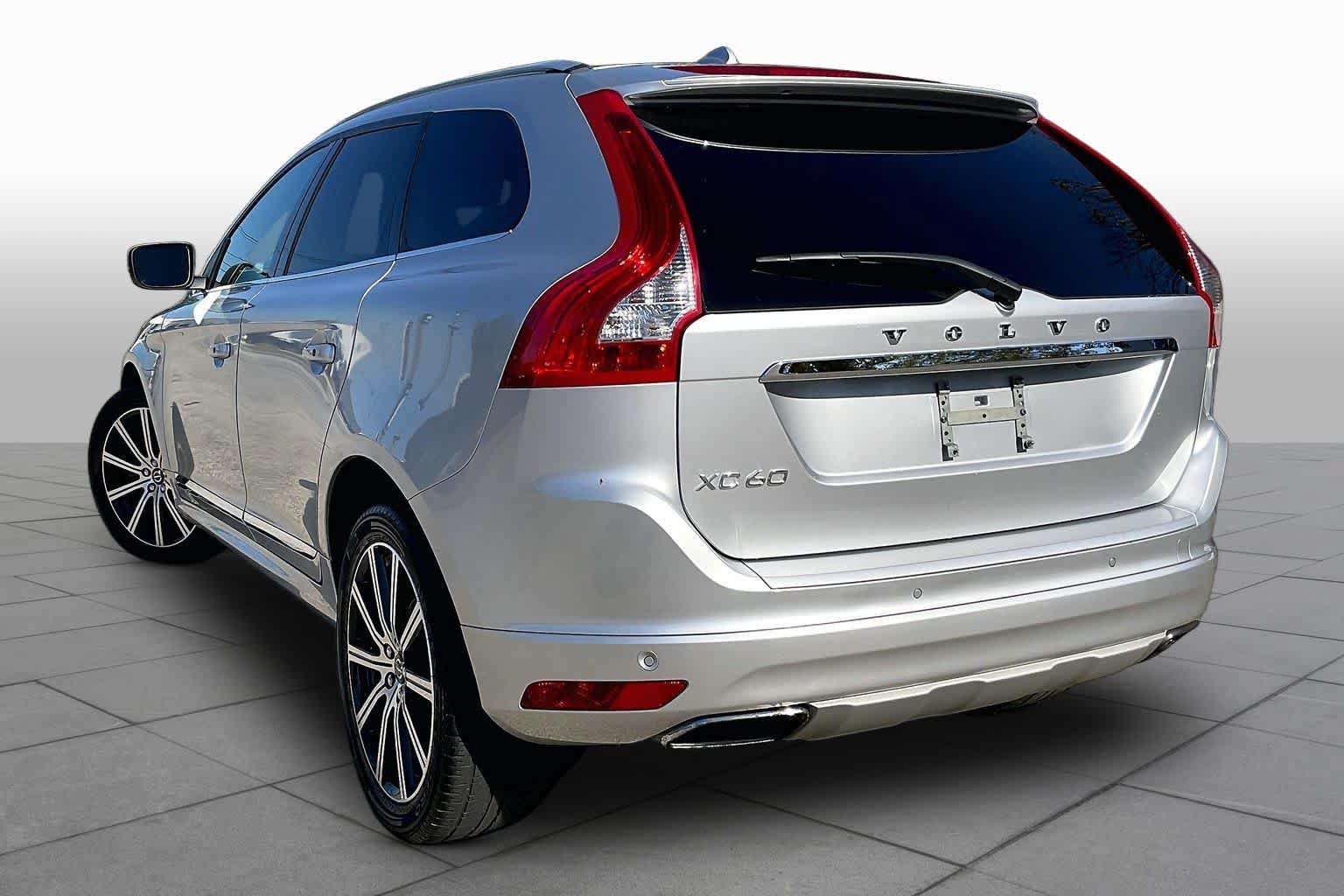 Used 2016 Volvo XC60 T6 w/ Proximity Package AWD/4WD image 11
