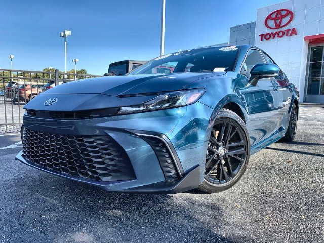 Used 2026 Toyota Camry SE FWD image 4