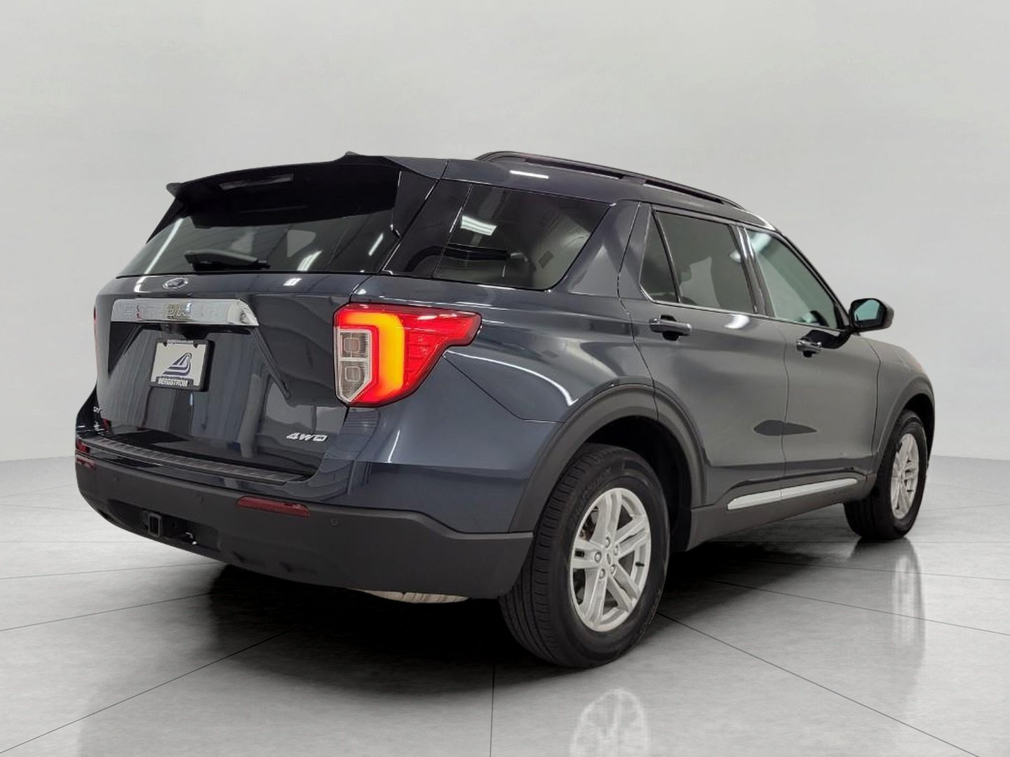 Used 2024 Ford Explorer XLT w/ Class IV Trailer Tow Package AWD/4WD image 48