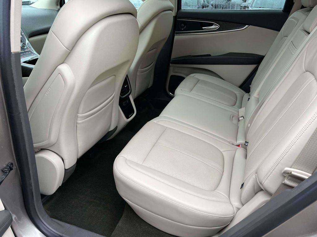 Used 2020 Lincoln Nautilus Reserve w/ Equipment Group 201A image 6