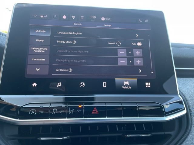 Used 2024 Jeep Compass Latitude w/ Convenience Group AWD/4WD image 35
