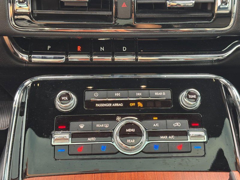 Used 2019 Lincoln Navigator Reserve image 24