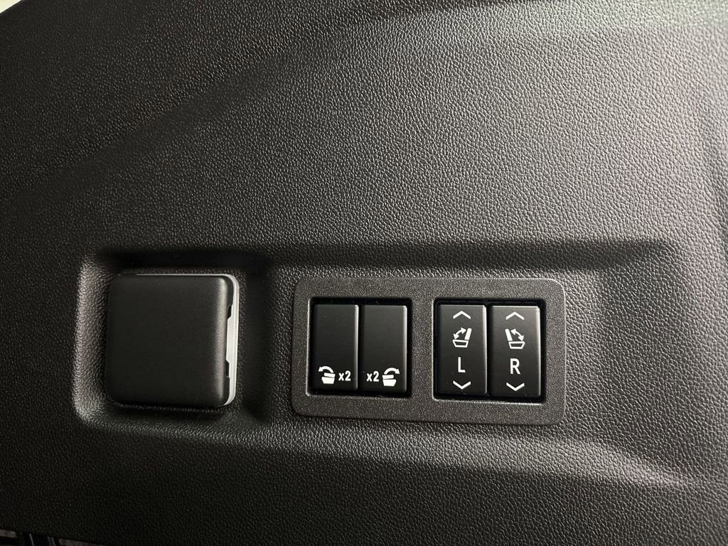 Used 2023 Chevrolet Tahoe Z71 w/ Luxury Package image 31