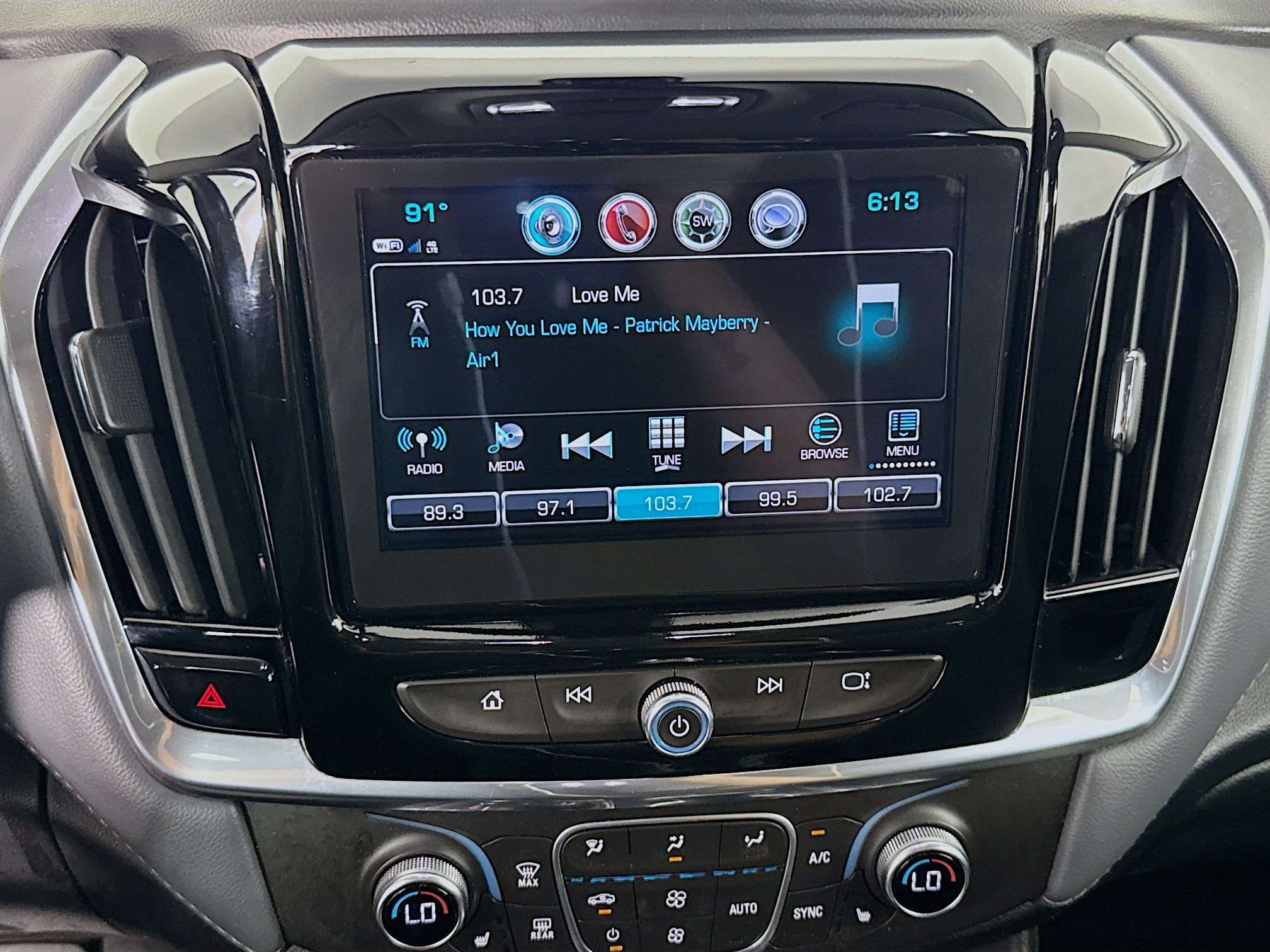 Used 2019 Chevrolet Traverse LT FWD image 17
