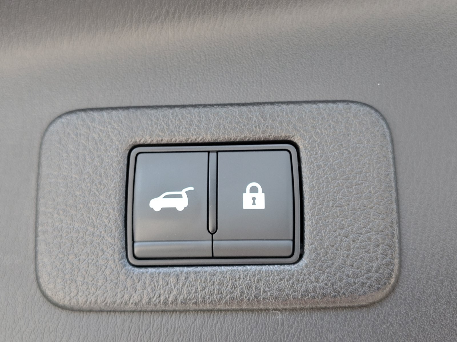 Used 2023 Nissan Armada SL w/ Captain's Chairs Package RWD image 36