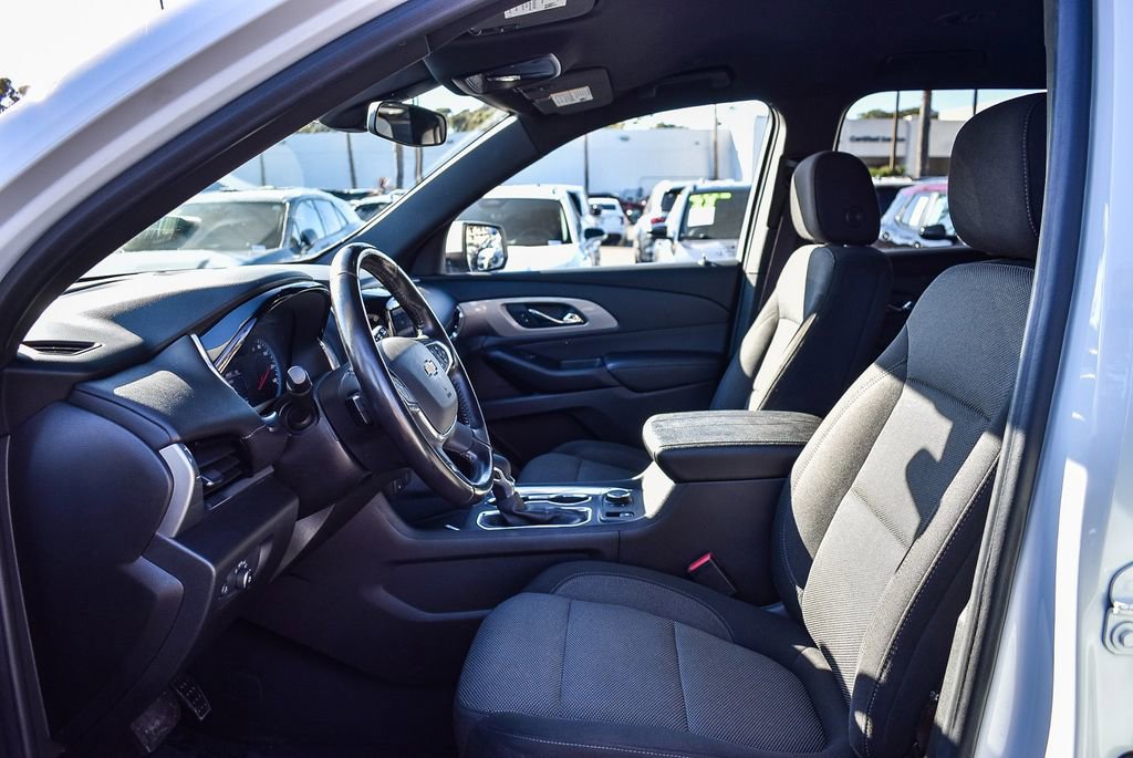 Used 2022 Chevrolet Traverse LT image 17