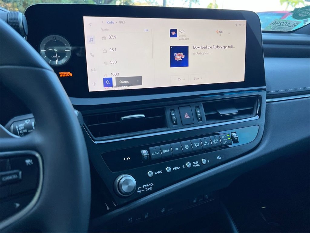 Certified 2023 Lexus ES 300h w/ Premium Package image 15