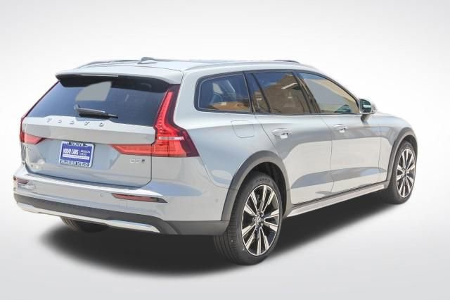 New 2025 Volvo V60 B5 Cross Country Ultra w/ Protection Package Premier image 7