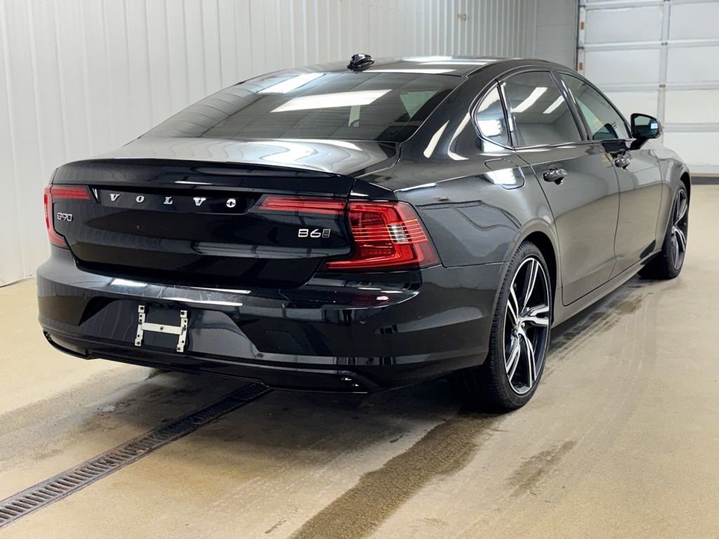 Used 2022 Volvo S90 B6 R-Design w/ Advanced Package image 5