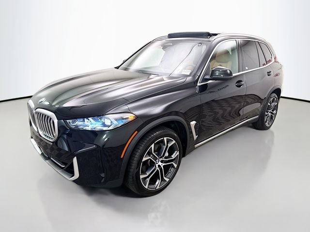 Used 2024 BMW X5 xDrive40i w/ Premium Package AWD/4WD image 3