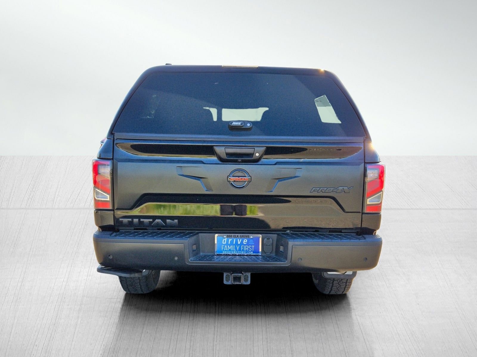 Used 2021 Nissan Titan PRO-4X w/ Pro-4x Convenience Package AWD/4WD image 5