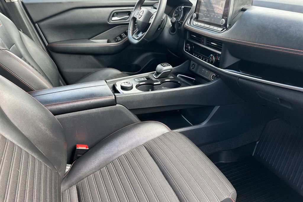 Used 2025 Nissan Rogue SV w/ Rock Creek Premium Package image 16