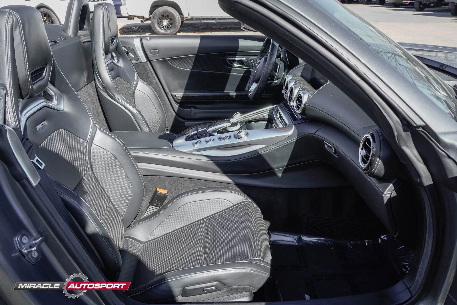Used 2018 Mercedes-Benz AMG GT Roadster w/ Exclusive Interior Package image 25