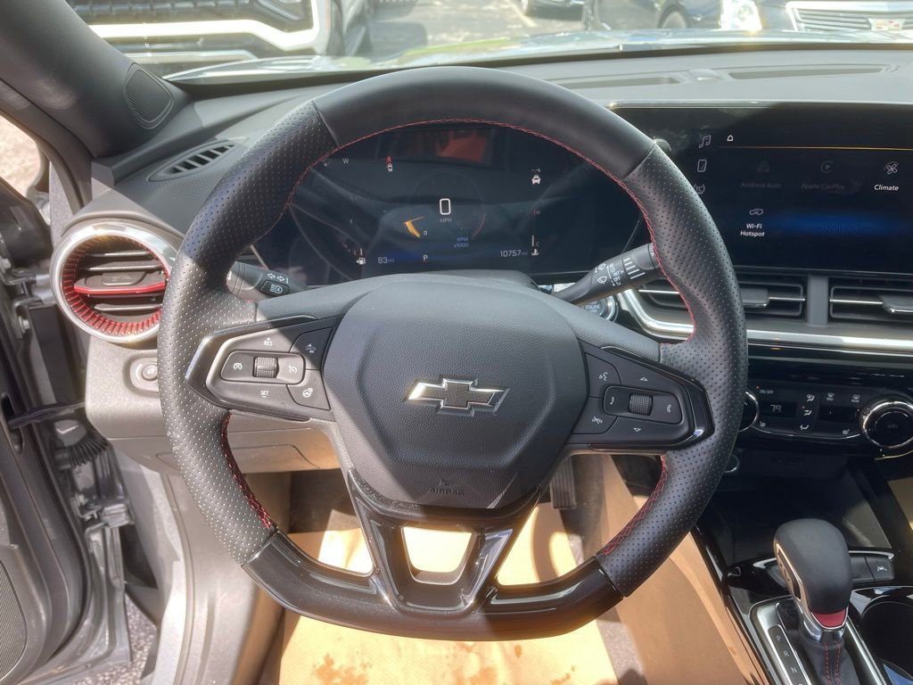 Used 2024 Chevrolet Trax RS w/ Sunroof Package FWD image 13