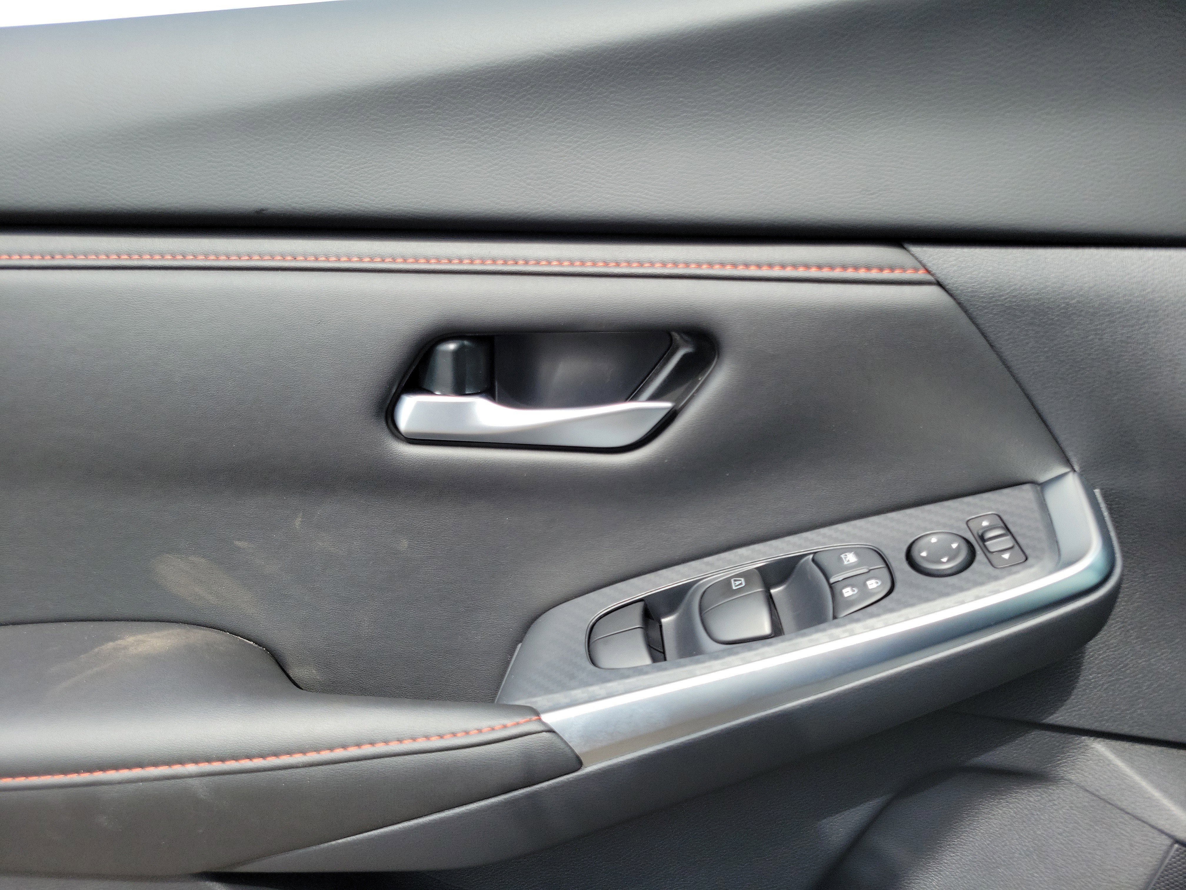 Used 2025 Nissan Sentra SR w/ SR Premium Package image 17