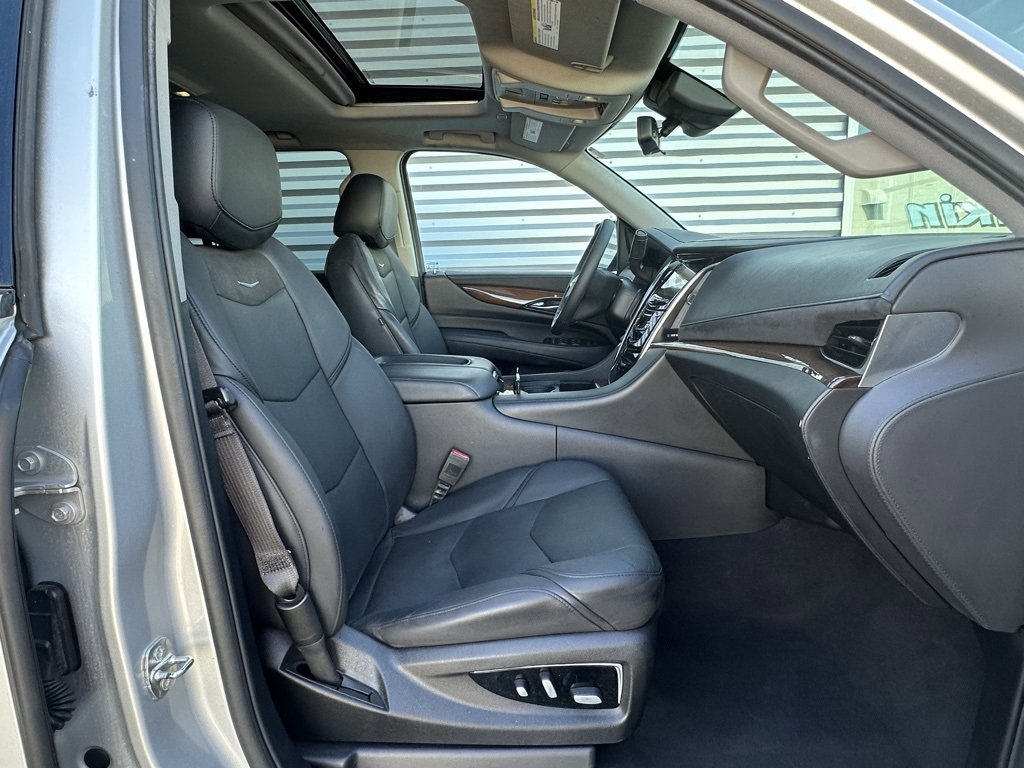 Used 2020 Cadillac Escalade Luxury image 28