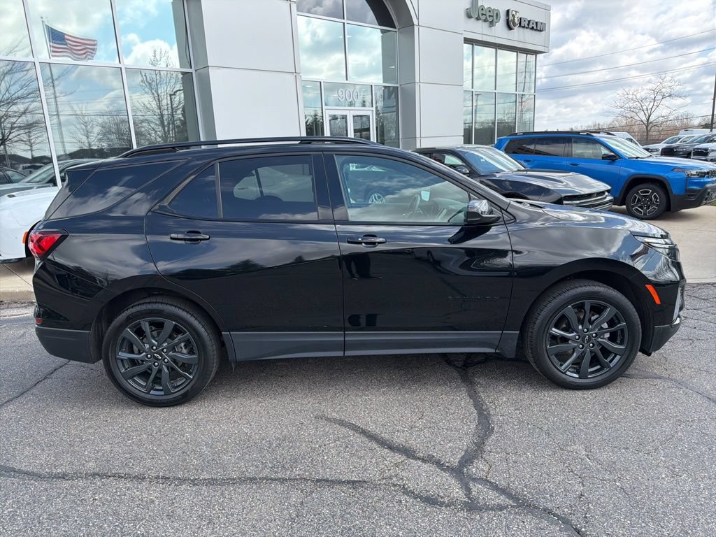 Used 2023 Chevrolet Equinox RS AWD/4WD image 2