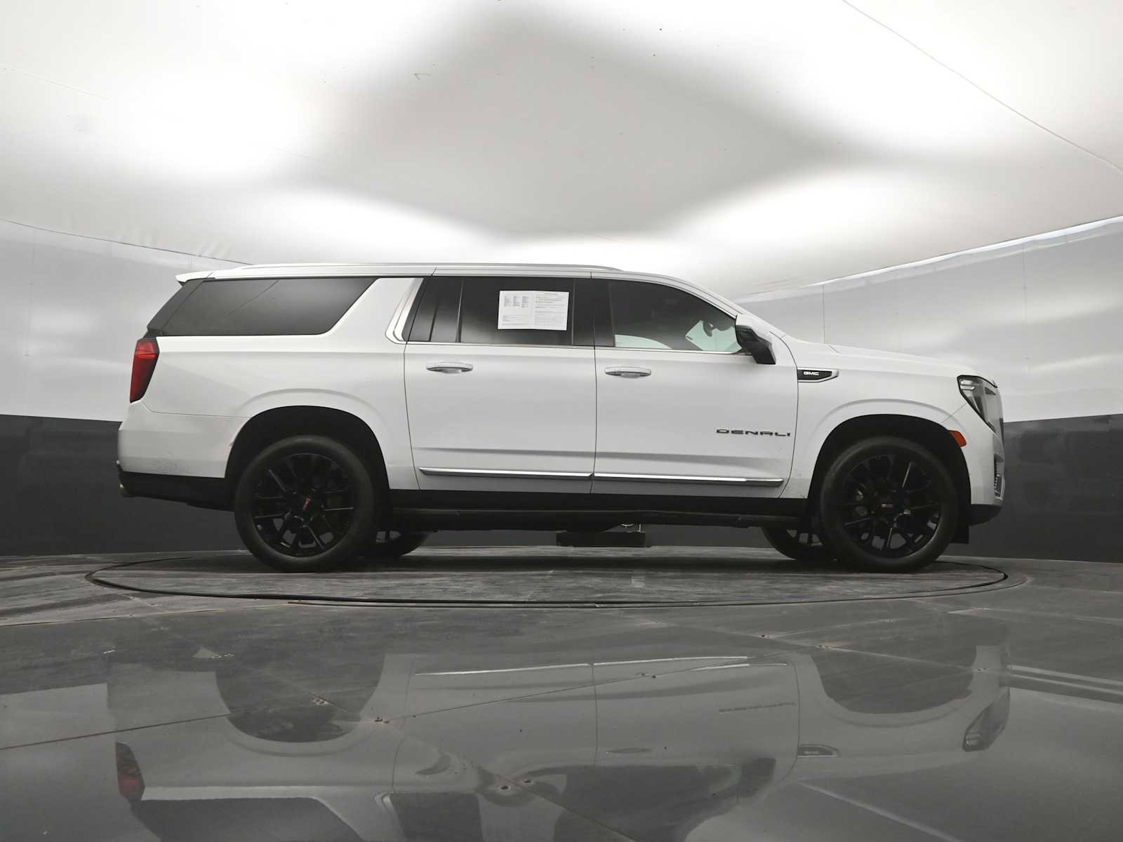 Used 2022 GMC Yukon XL Denali AWD/4WD image 40