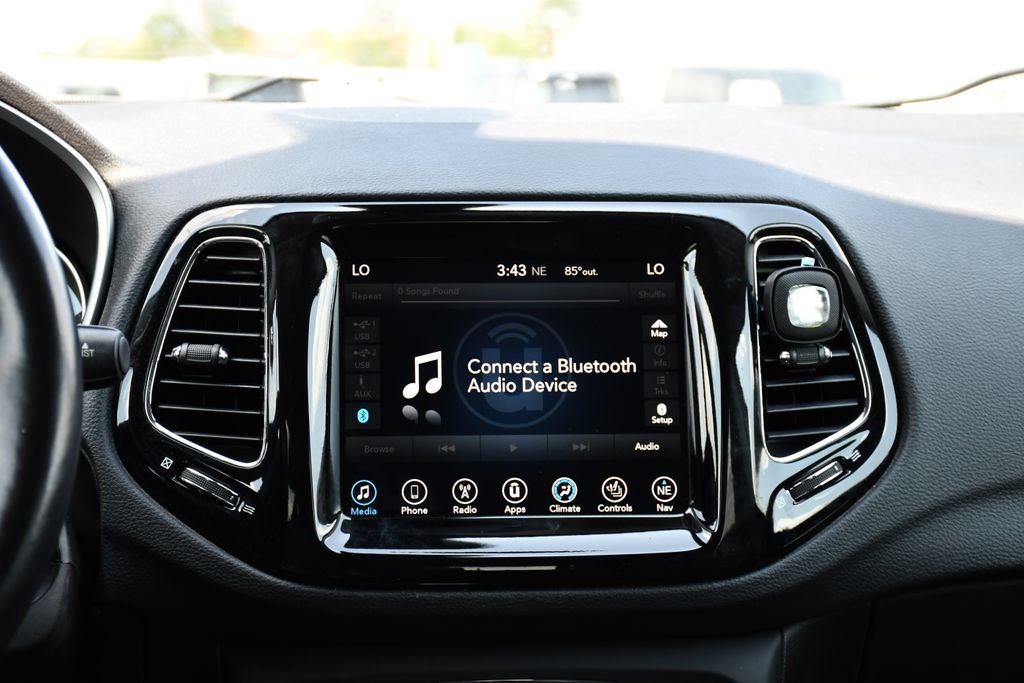 Used 2017 Jeep Compass Limited w/ Navigation Group AWD/4WD image 26