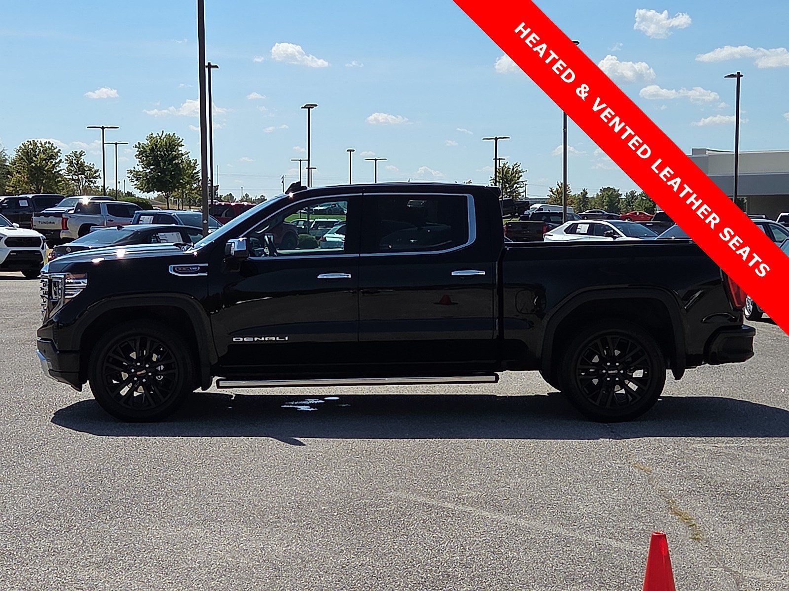 Used 2023 GMC Sierra 1500 Denali w/ Denali Reserve Package AWD/4WD image 3
