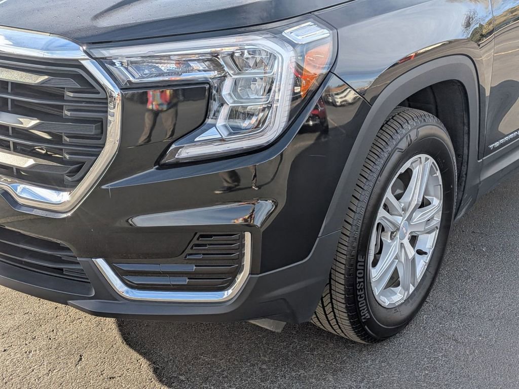Used 2023 GMC Terrain SLE w/ Driver Convenience Package image 6